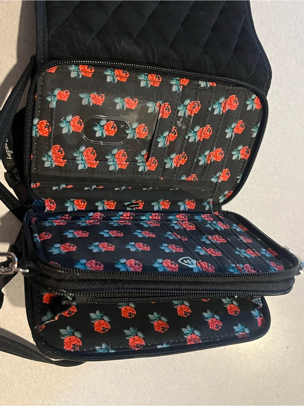 Vera Bradley Floral Wallet/Clutch Crossbody Rose 🌹 interior and snaps - Picture 7 of 10